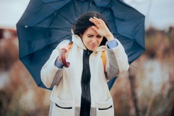 Alert RCB przed silnym wiatrem. W tych miejscach kraju warto zachować szczególną ostrożność