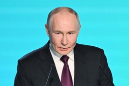 putin pije szampana na kremlu. jego pupil dał rosjanom powód do dumy