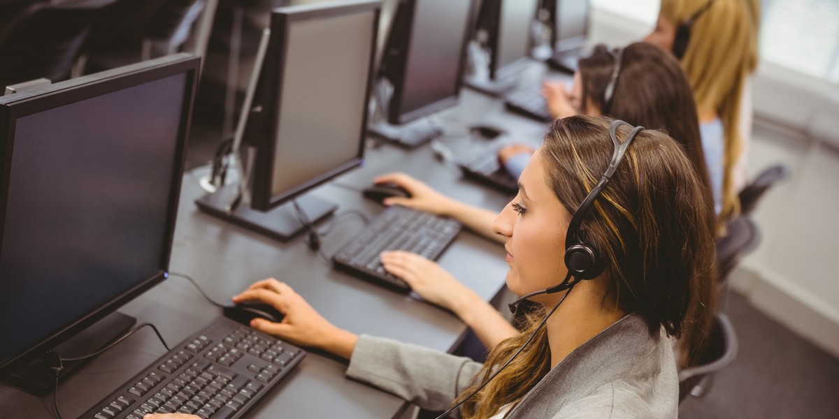 Najszybsze spadki ofert pracy występują m.in. w IT, badaniach i rozwoju oraz handlu internetowym.