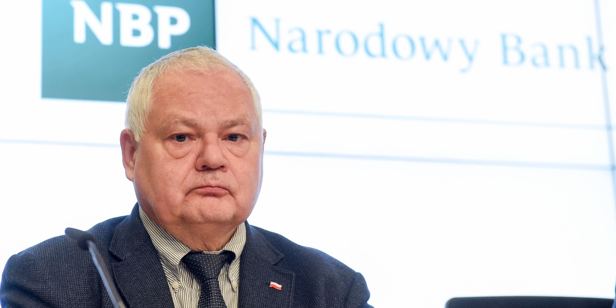 "Corocznie, w ramach kontroli gospodarki własnej, kontrolowany jest także fundusz wynagrodzeń w NBP" - mówi rzecznik NBP