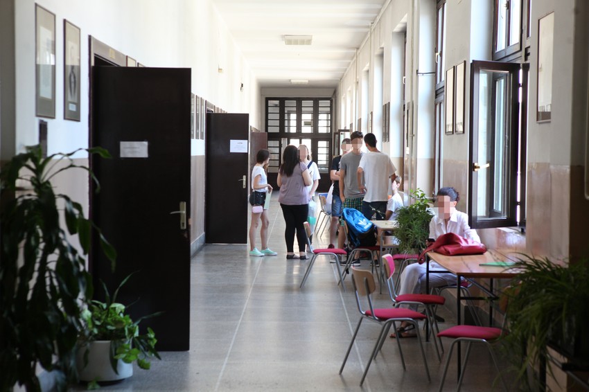 Zbog štrajka upozorenja škola sutra bez prvog časa