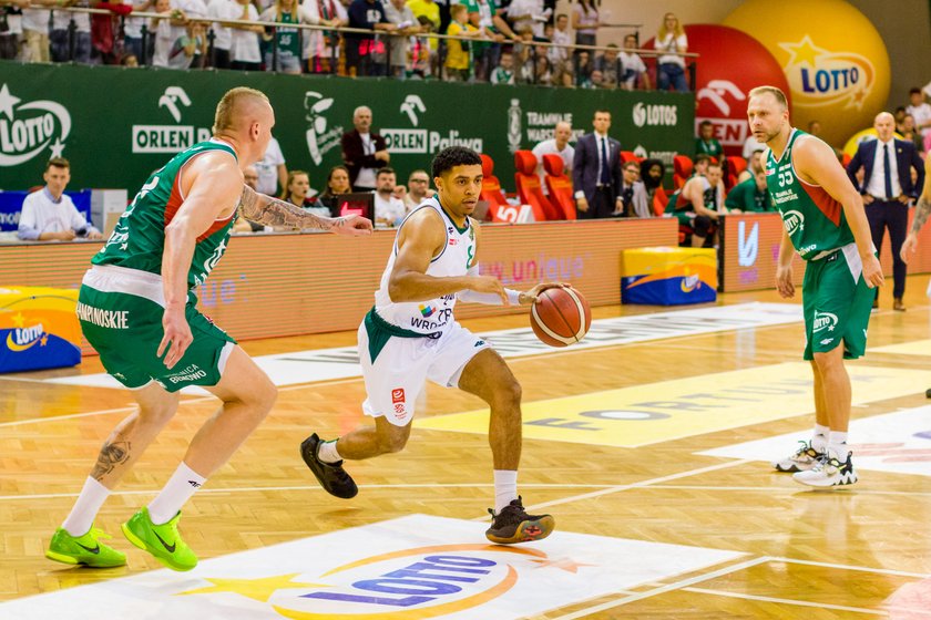 D’Mitrik nigdy nie zagrał w NBA, ale jej posmakował. W lidze letniej grał w barwach Milwaukee Bucks.