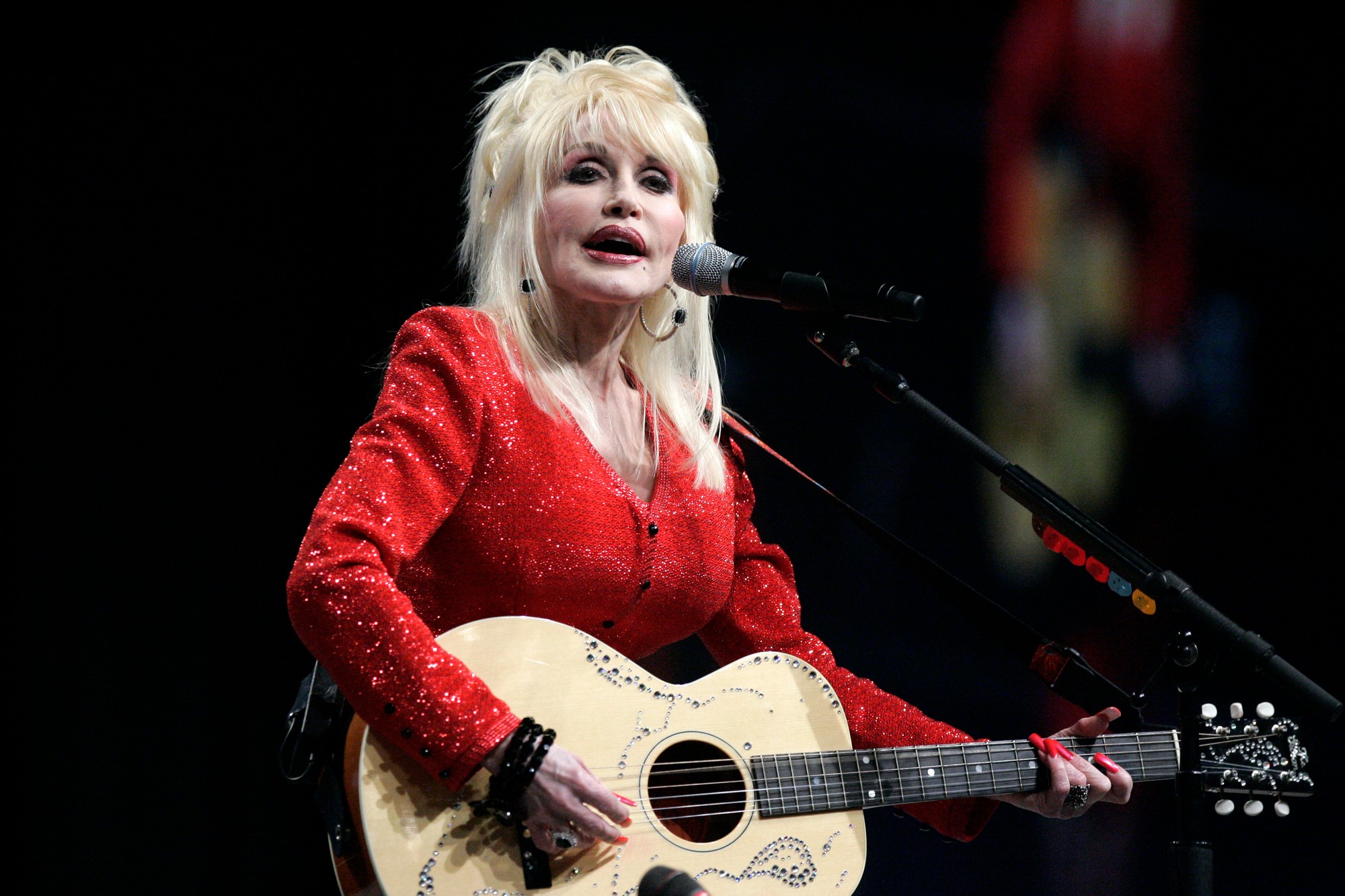 Legendárna americká country speváčka, skladateľka a herečka Dolly Parton.