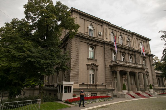 Nekoliko neformalnih akademskih mreža predalo inicijativu za vanredne izbore