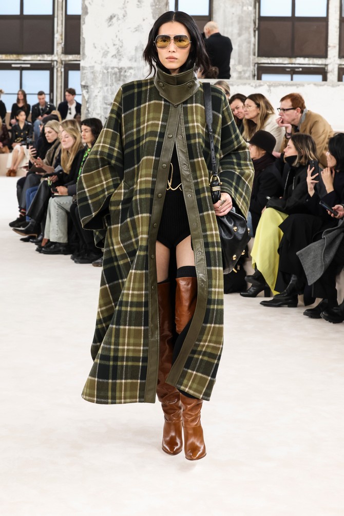 Model iz nove kolekcije modne kuća "Chloe"