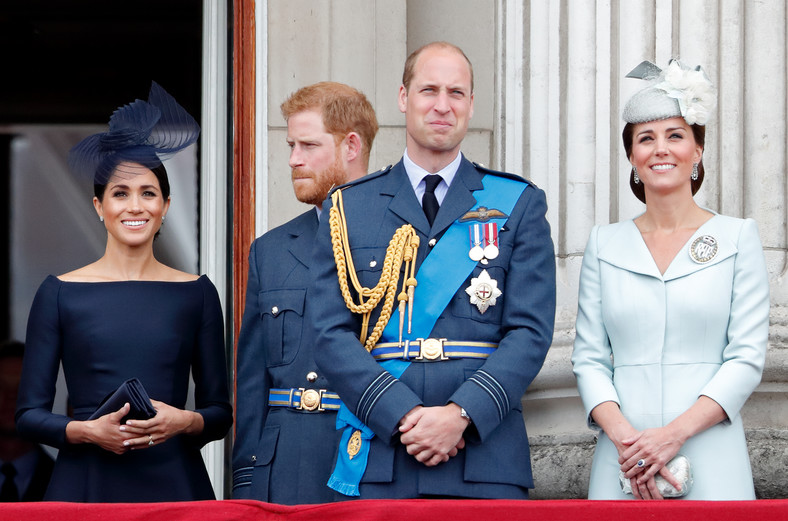 Książę William i księżna Kate, Meghan Markle i Harry na balkonie