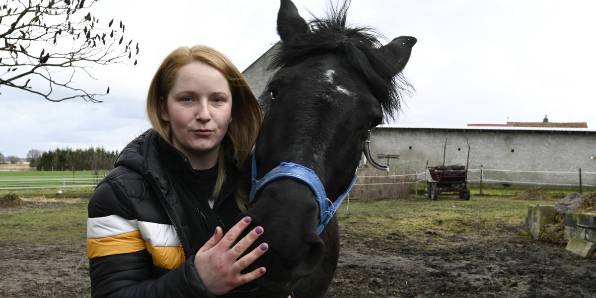 Konie i sztuka zajmują szczególne miejsce w życiu pani Elżbiety Zielińskiej (28 l.) z Chomiąży. Od dwóch lat obie te miłości pani Ela łączy w jednym, płomiennym hobby. Swoje ukochane zwierzęta maluje... ogniem!