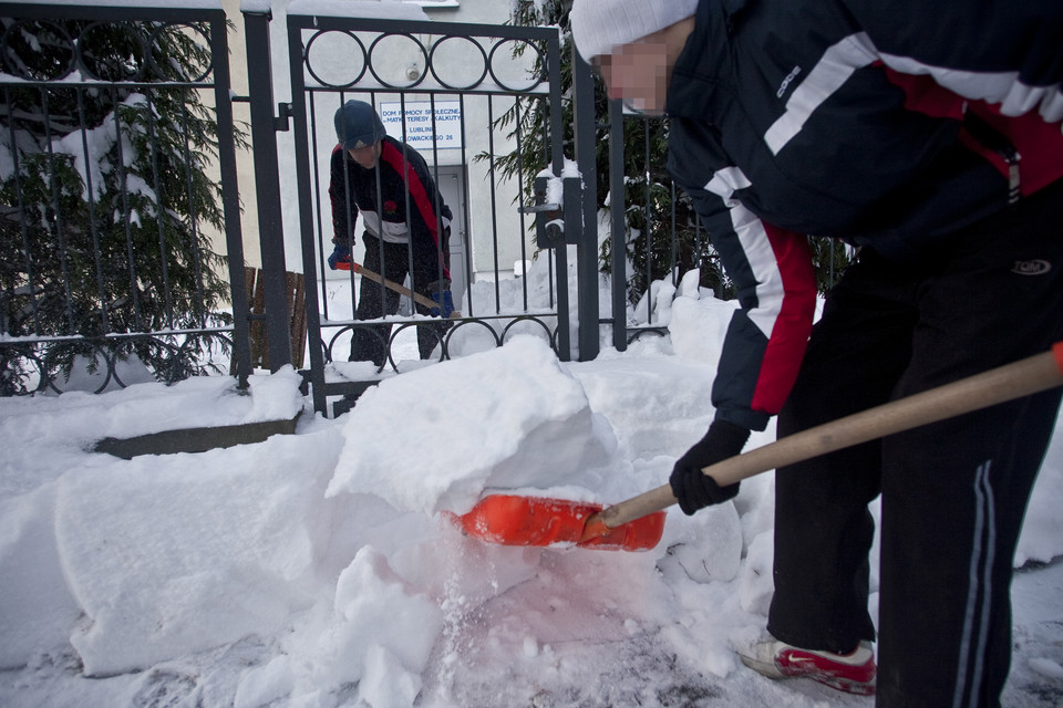 LUBLIN WIĘŹNIOWIE ODŚNIEŻAJĄ MIASTO