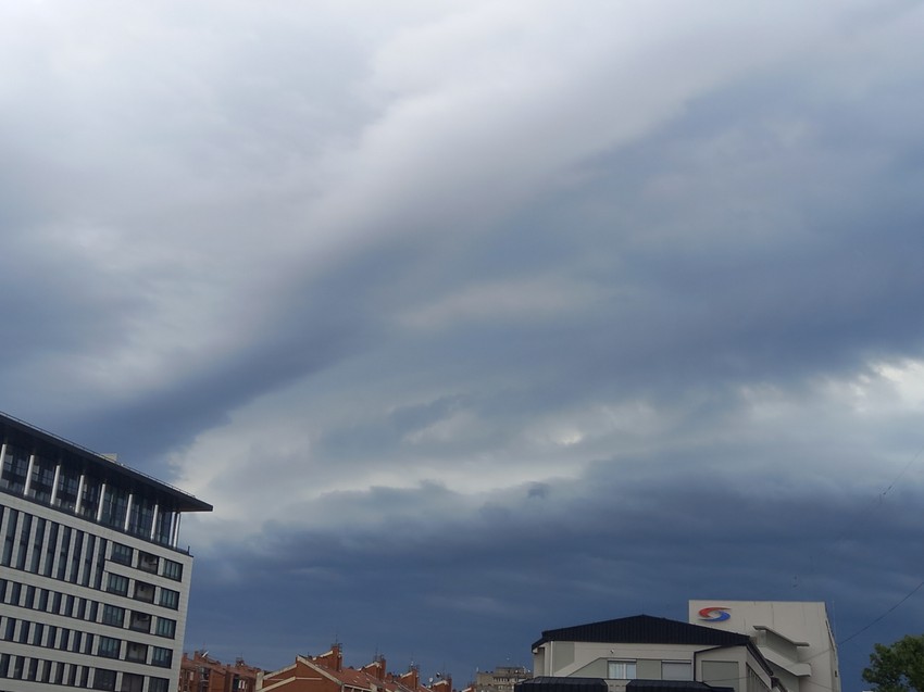 Crni oblaci nad Novim Sadom