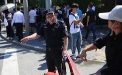 Najpierw próba samopodpalenia, teraz wybuch przed ambasadą USA w Pekinie. Zidentyfikowano podejrzanego