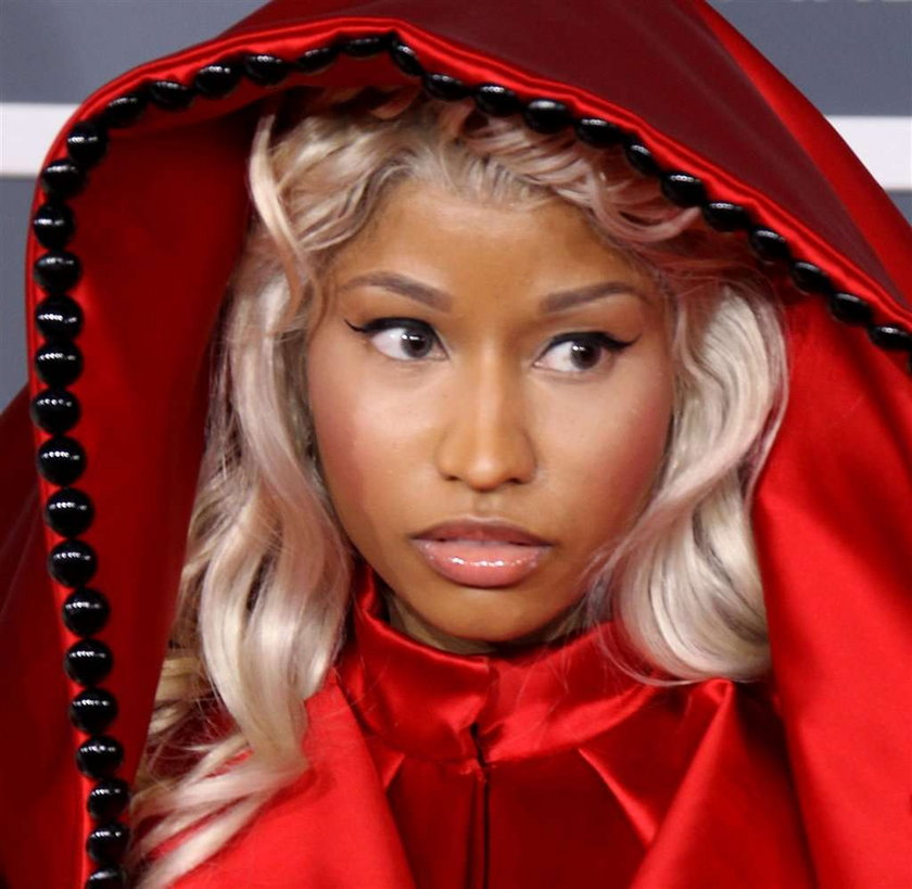 Nicki Minaj - Grammy 2012 - papież