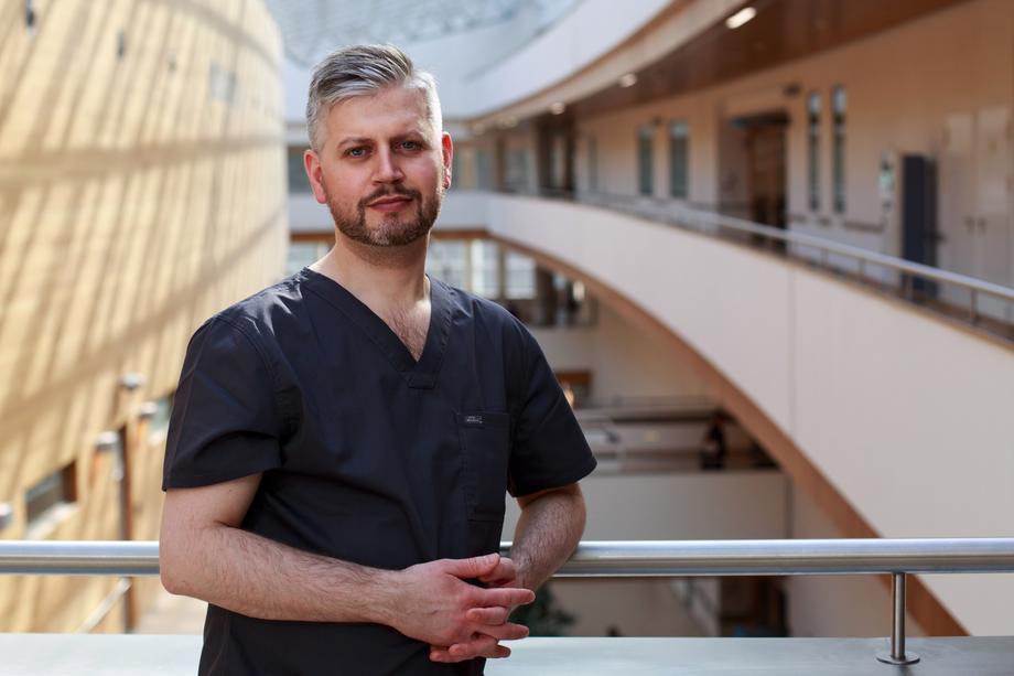 Sergey Jerny es el jefe del equipo de médicos inmigrantes en la Cámara Médica Regional en Gdansk