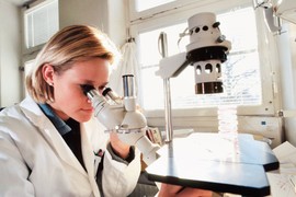 Naučnici tvrde da je OVO GLAVNI UZROK MISTERIOZNE "EKSPLOZIJE" raka debelog creva kod mladih ljudi: Revolucionarno istraživanje ukazalo na najveći problem