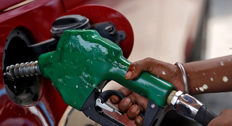 FILE PHOTO: A worker holds a nozzle to pump petrol into a vehicle at a fuel station in Mumbai, India, May 21, 2018. REUTERS/Francis Mascarenhas/File Photo
