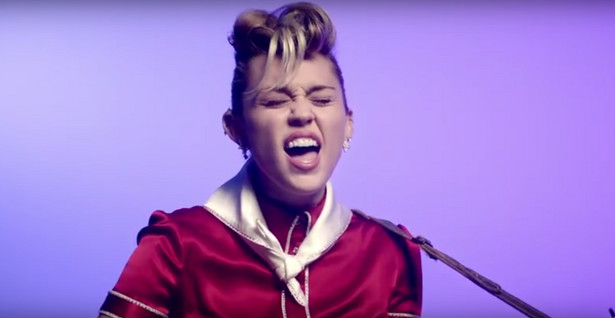 Miley Cyrus przedstawia TELEDYSK do tytułowego nagrania z płyty "Younger Now"