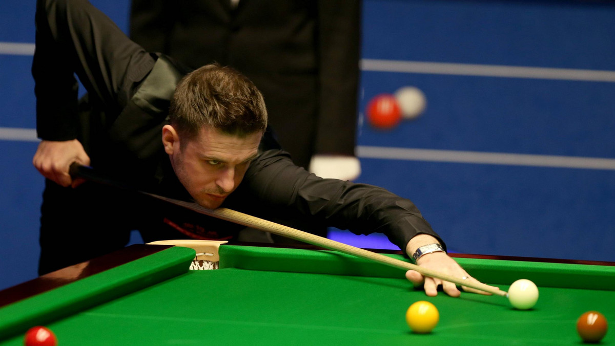 Aktualny mistrz świata po niesamowitym spotkaniu awansował do drugiej rundy tegorocznego czempionatu. Anglik Mark Selby w sobotę pokonał Kurta Maflina z Norwegii 10:9. - Nie wiem, czy zasłużyłem na zwycięstwo. Trudno będzie obronić tytuł - powiedział 32-letni triumfator.