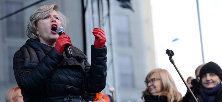 Janda, Ostaszewska, Kopacz przeszły z Międzynarodowym Strajkiem Kobiet ulicami Warszawy. ZDJĘCIA