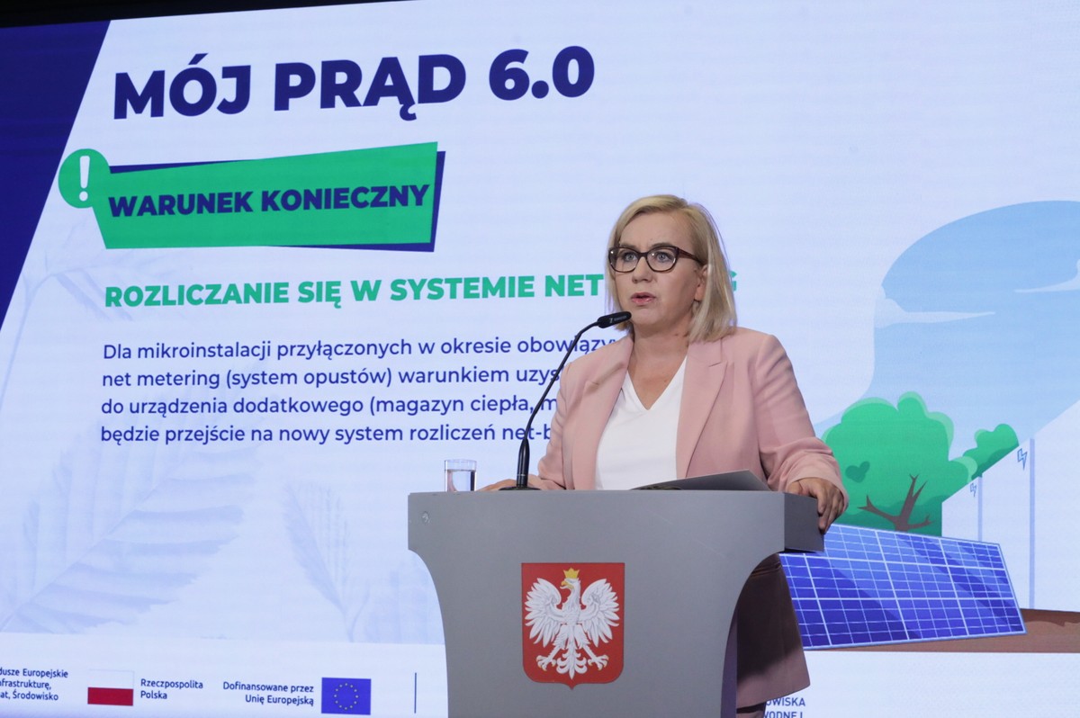 Minister klimatu i środowiska Paulina Hennig-Kloska na briefingu prasowym nt. programu „Mój Prąd”, w Warszawie