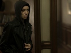 "Dziewczyna z tatuażem" kokosów nie przyniosła, ale będzie igrać z ogniem