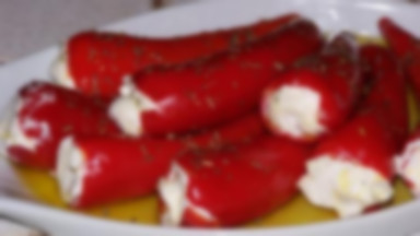 Papryczki chilli nadziewane serem kozim