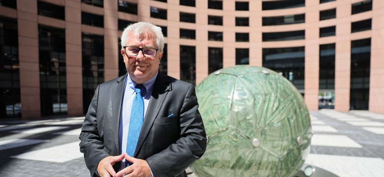 Chińskie motorowery, tir i inne... Tak europoseł Czarnecki "podróżował" do Brukseli [SZCZEGÓŁY ZARZUTÓW]