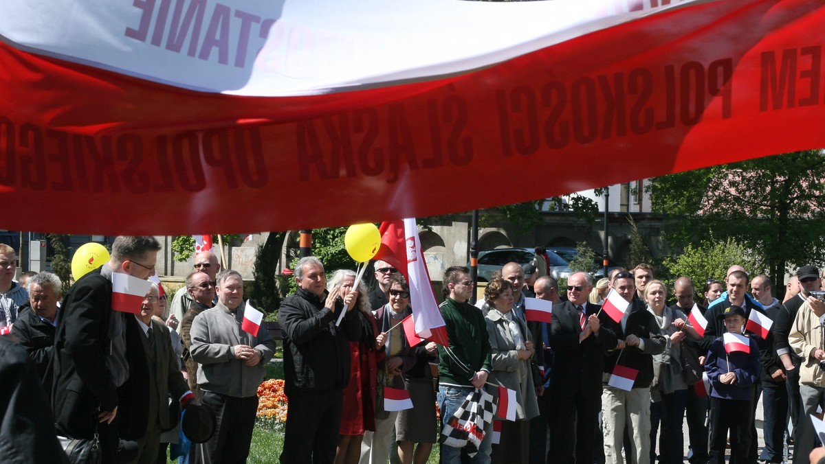 Oświadczenie Brygady Opolskiej ONR i wystąpienie całej formacji ze struktur ogólnopolskiego ONR-u wywołało zdecydowaną reakcję pozostałych członków organizacji - pisze "Gazeta Wyborcza".