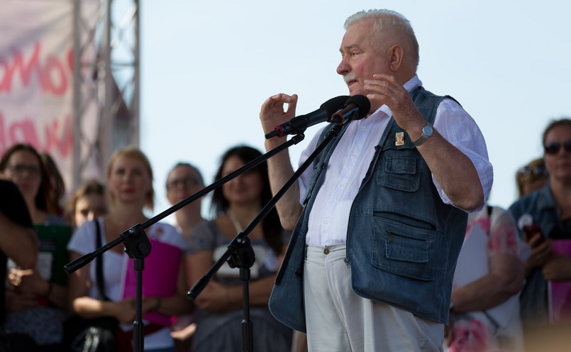 "Oleg Sencow w moim najgłębszym przekonaniu swoim działaniem uosabia wszystkie ideały, które przyświecały również mnie, kiedy prowadziłem swoją pokojową walkę o przyszłość świata" - uważa Wałęsa.