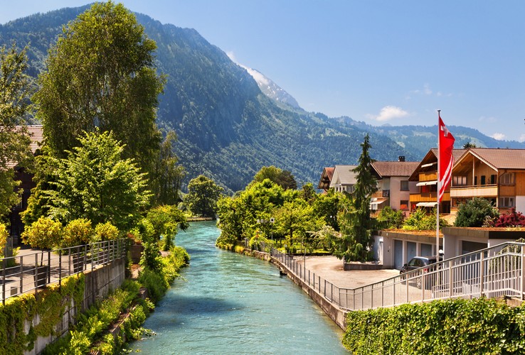 4. miejsce: Interlaken w Szwajcarii. 1-dniowy pobyt w Interlaken (przyjmując indeks portalu Price of Travel) kosztuje 189,69$.