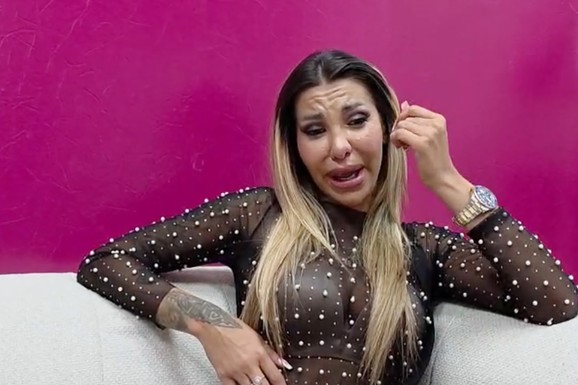 ANELI AHMIĆ SE GUŠI U SUZAMA Pozlilo joj, obezbeđenje reagovalo: "Brat me je zvao posle finala, nisam znala da mi je majka bila u bolnici" (Video)