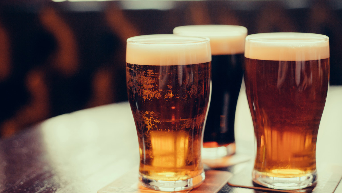 Posłowie PiS zgłosili projekt, który zakłada wyrównanie stawki akcyzy na piwo z tą, jaka jest w przypadku mocniejszych alkoholi. Wysokość podatku może więc wzrosnąć nawet czterokrotnie.