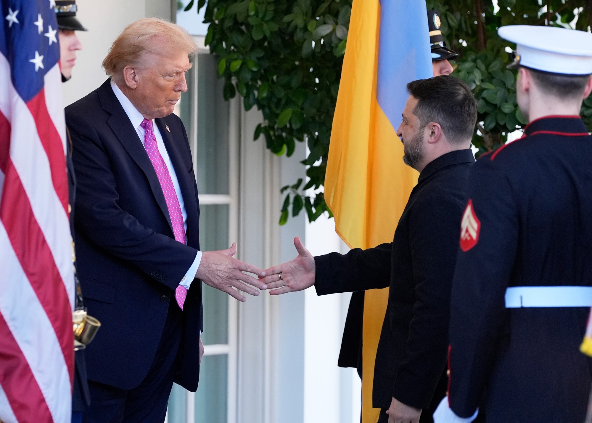 Prezident USA Donald Trump a ukrajinský prezident Volodymyr Zelenskyj.