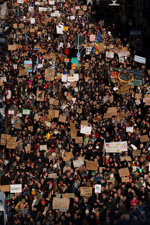 Demonstracja przeciwko partii Alternatywa dla Niemiec (AfD) oraz prawicowemu ekstremizmowi, Düsseldorf, 27 stycznia 2024 r.