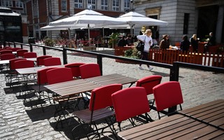 Luzowanie obostrzeń we Francji: Przesunięcie godziny policyjnej