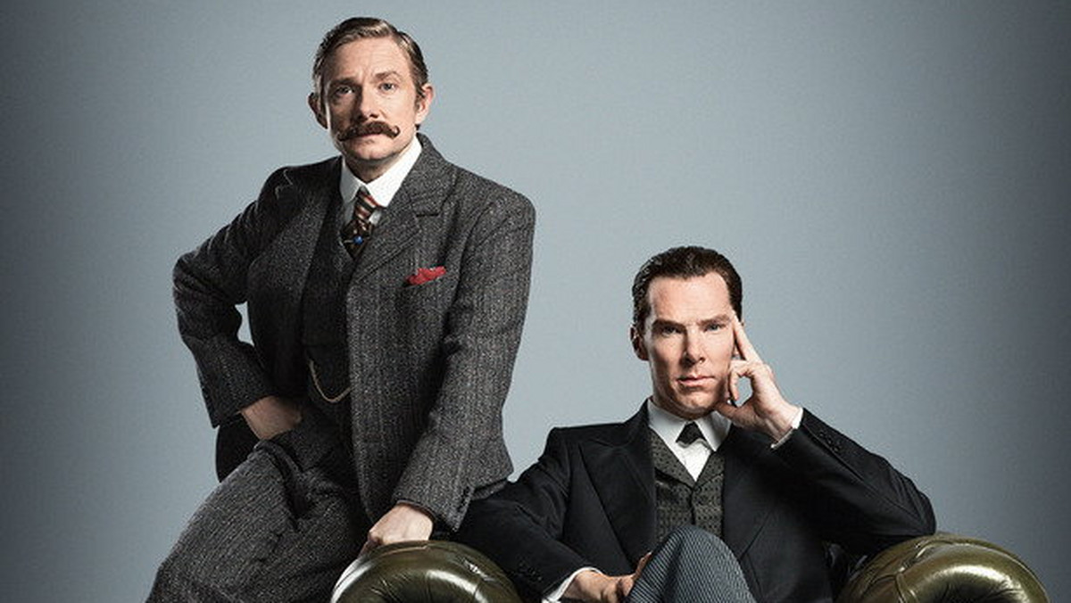 BBC doskonale wie, jak podkręcić atmosferę wokół swojego serialu. Na Twitterze stacji pojawiło się nowe zdjęcie z odcinka specjalnego serialu "Sherlock". Martin Freeman i Benedict Cumberbatch rządzą, a w szczególności wąsy ekranowego Watsona.