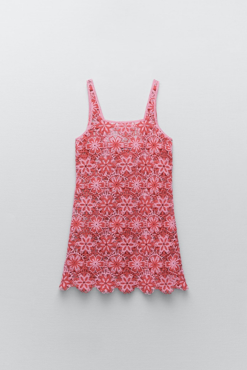 Häkelkleid mit Blumenmuster von Zara für 69.90 Franken. 