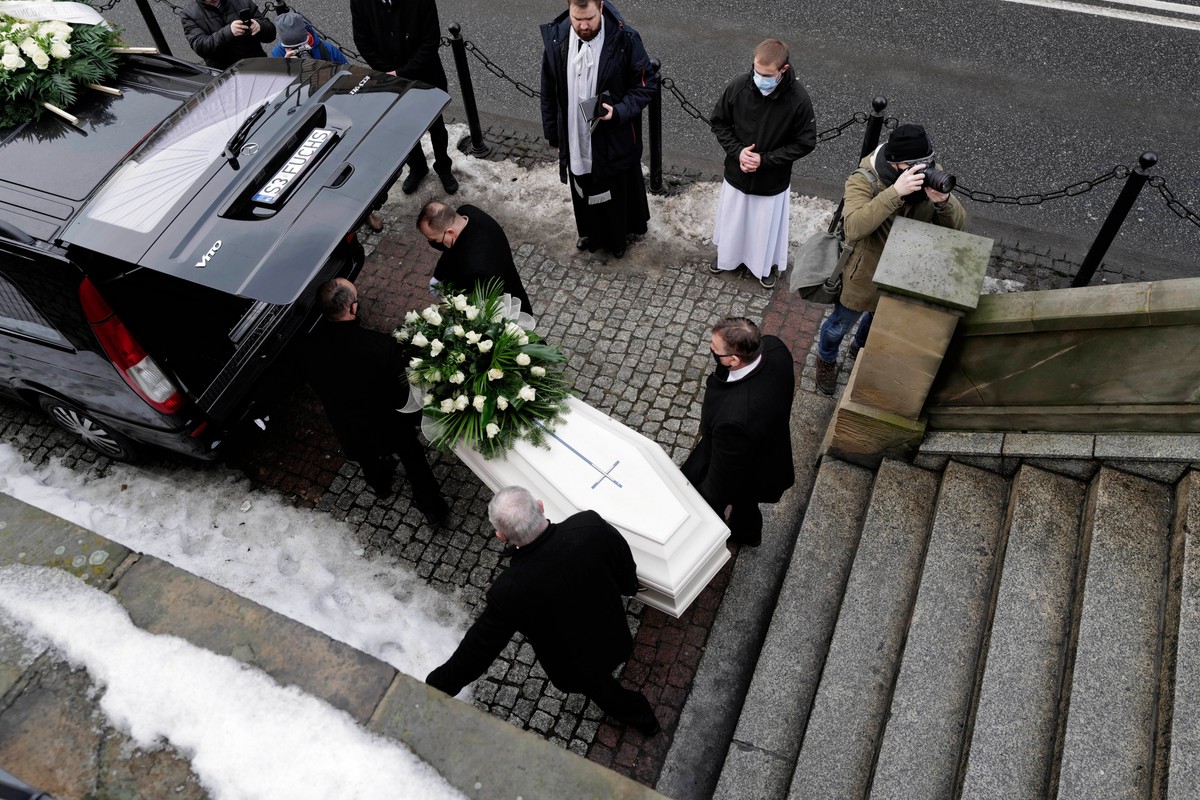 Uroczystości pogrzebowe 13-letniej Patrycji z Bytomia w Bazylice NMP w Piekarach Śląskich,