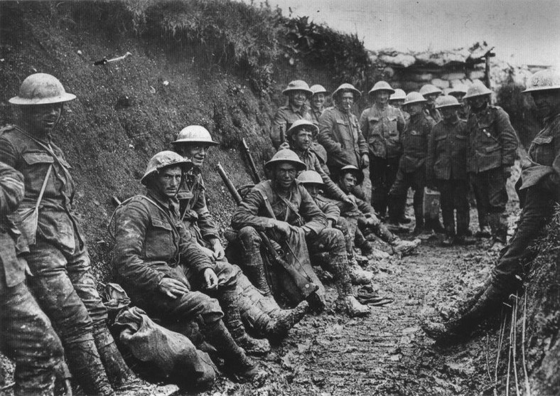 Żołnierze brytyjscy w czasie walk nad Sommą w lipcu 1916 r.