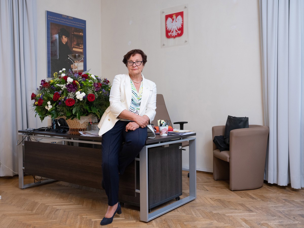 Hanna Machińska, zastępczyni rzecznika praw obywatelskich, doktor nauk prawnych, od lat zaangażowana we wdrażanie europejskich standardów w dziedzinie ochrony praw człowieka i prawa antydyskryminacyjnego do prawa polskiego.