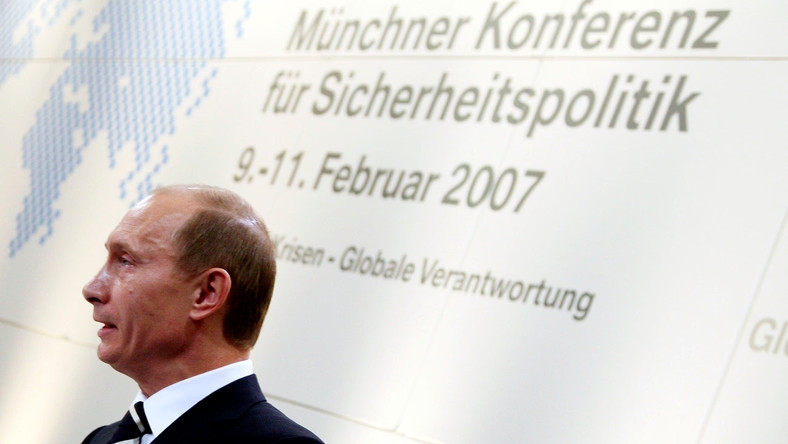 Władimir Putin przemawiający na konferencji bezpieczeństwa w Monachium, luty 2007 r.