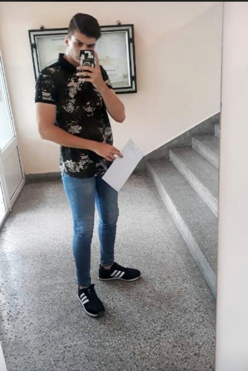  Dušan Mićić, fotografija kolja je nastala dan pre smrti mladića