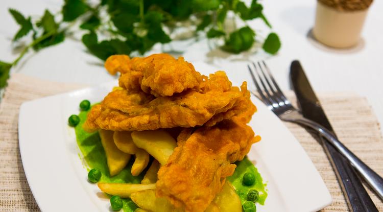 Mit főzzek ma? Íme egy remek Fish & Chips zöldborsópürével recept. / Fotó: Ringier