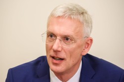 Zaskakująca decyzja premiera Łotwy. Podał się do dymisji