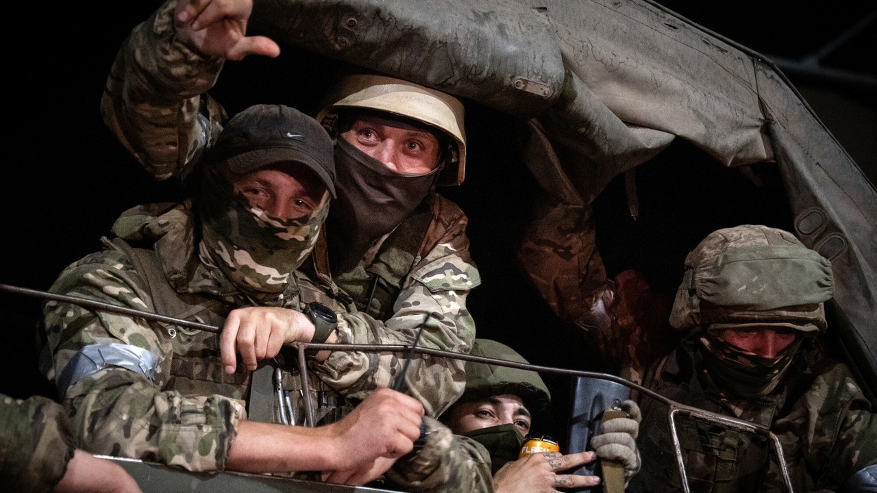 Były najemnik z Grupy Wagnera opowiada o samobójczej wojnie Rosji w Ukrainie. 