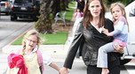 Jennifer Garner z córkami w LA /fot. Agencja BE&amp;W