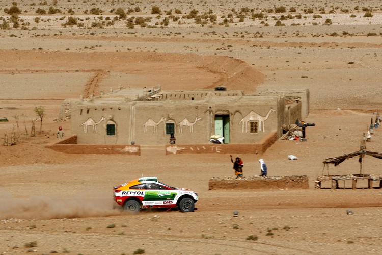 Aut, które zdobyły dla japońskiej marki aż 12 zwycięstw w 25-letniej historii startów w Dakarze