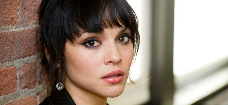 Norah Jones śpiewa dla romantycznie zakochanych