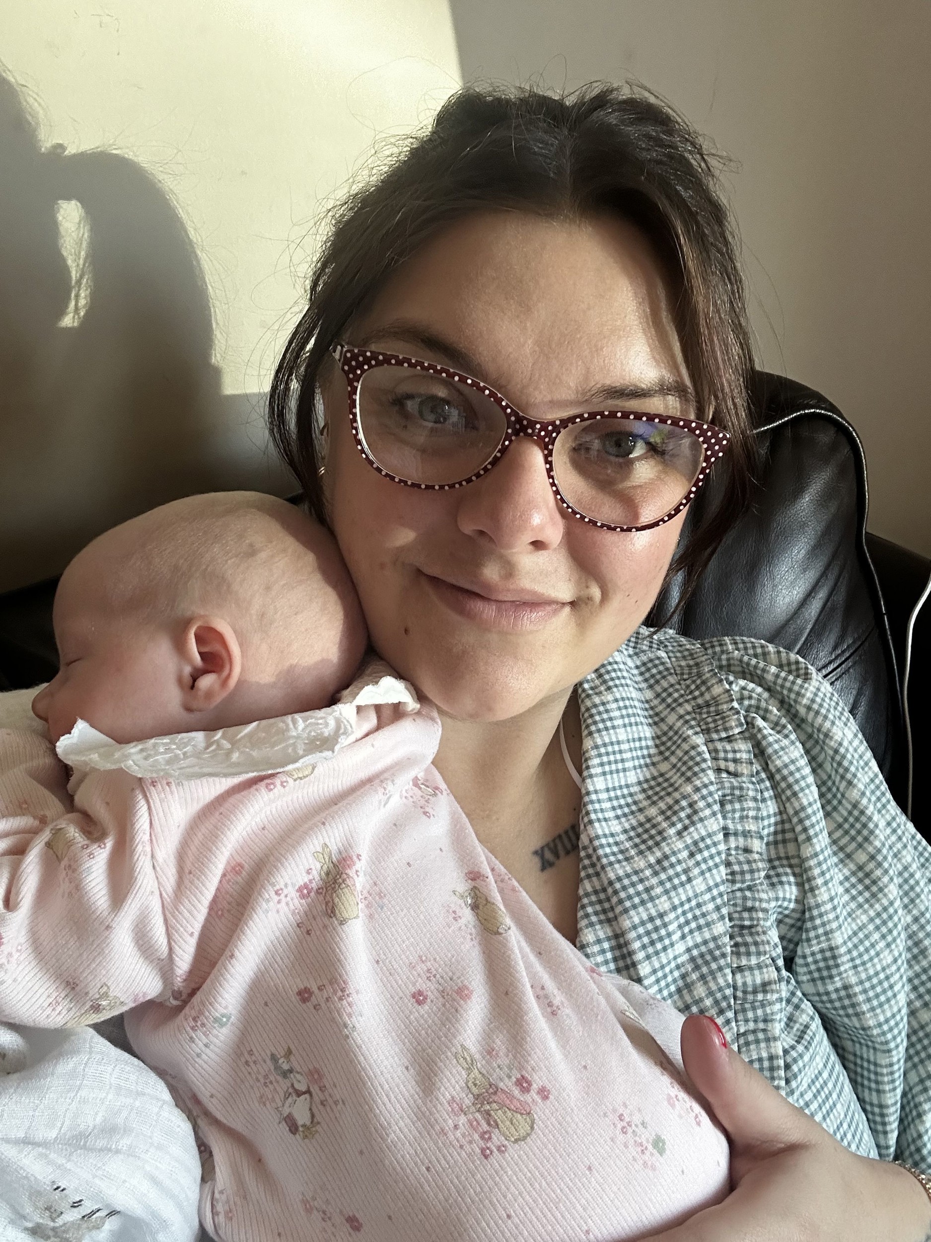 Holly Firth porodila dvojičky.