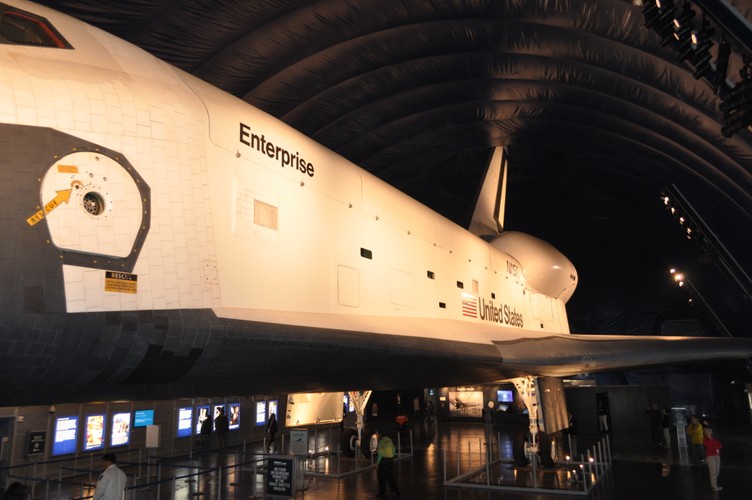 Lewy bok Enterprise'a