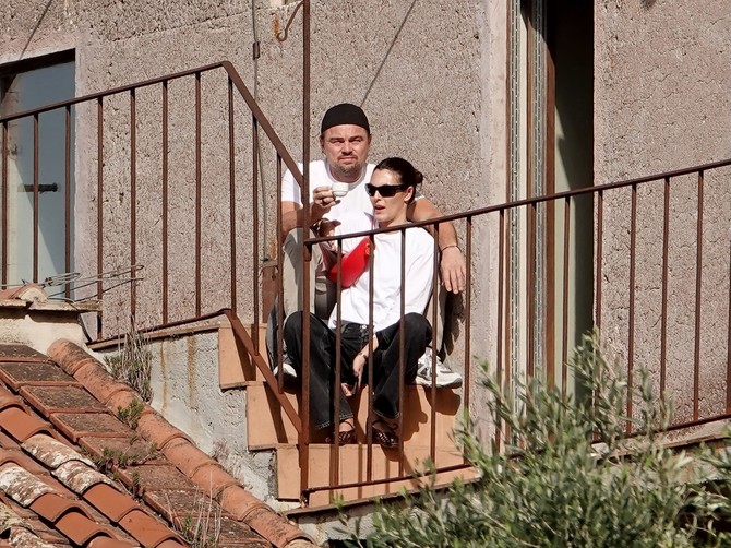 Leonardo Dikaprio uhvaćen u romantičnom zanosu sa 23 godine mlađom devojkom: Nove paparaco fotografije iz Rima obišle svet