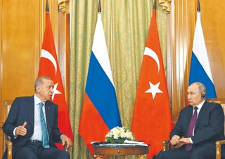 Putin przyjął Erdoğana w Soczi. Turcja gra o porozumienia zbożowe